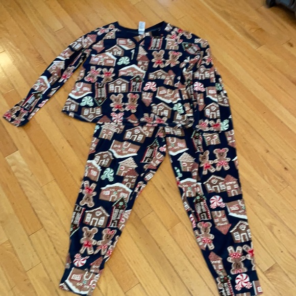 Disney Minnie and Mickey
 Christmas pajama set - Picture 2 of 3